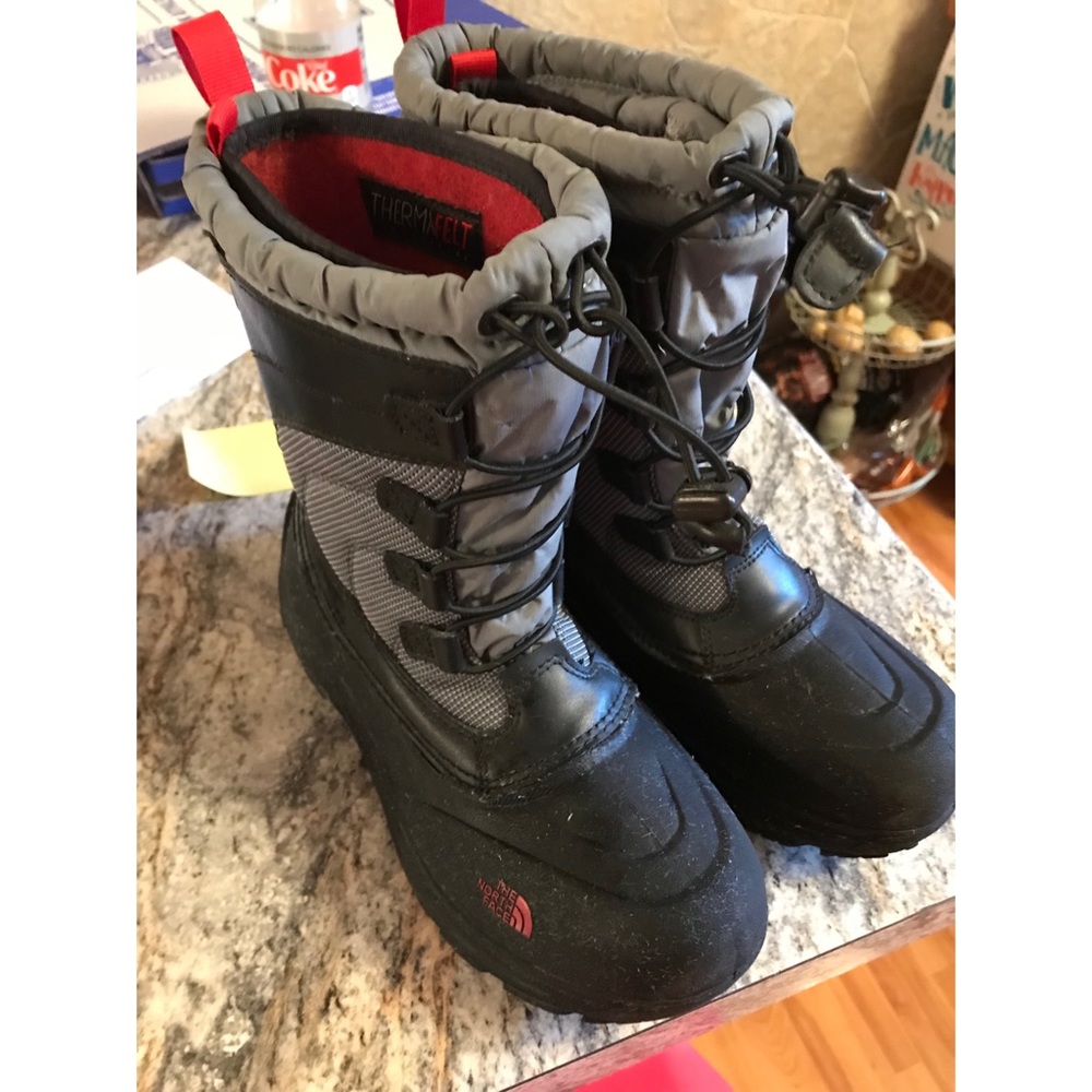 Boys north face boots. Brand new